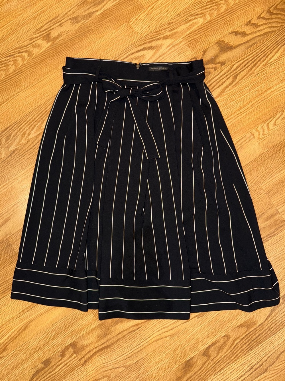 Banana Republic Belted Black A-line Midi Skirt with White Stripes sz 10 Petite